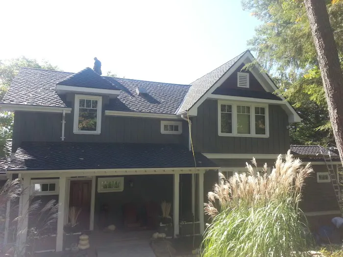 Canadian Country Roofing and Renovations Picture 9