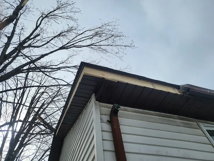 Canadian Country Roofing and Renovations Picture 3