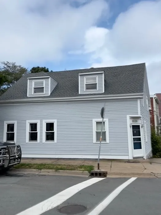 Deleon Roofing Picture 1