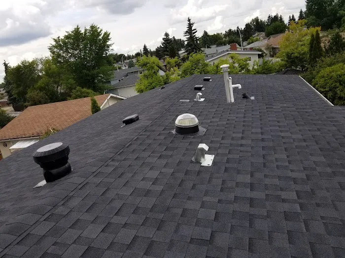 E & L Roofing Picture 2