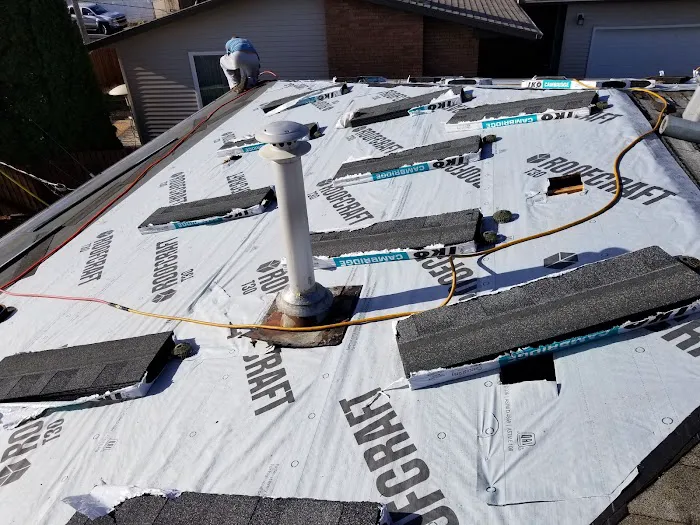 E & L Roofing Picture 10