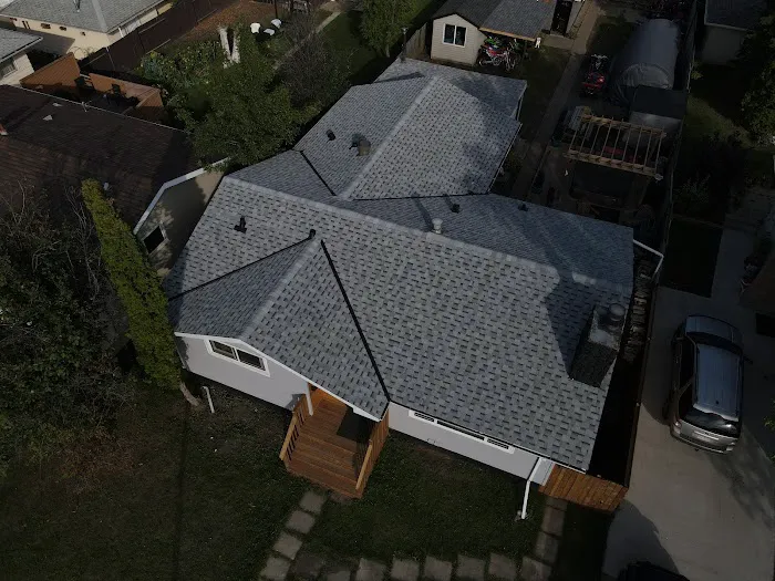 Roomi's Roofing Picture 1
