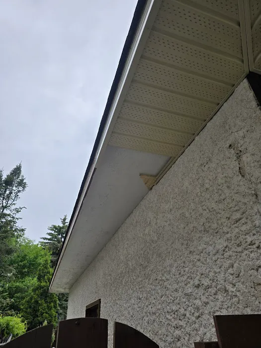 Charleswood Roofing & Exteriors Picture 8