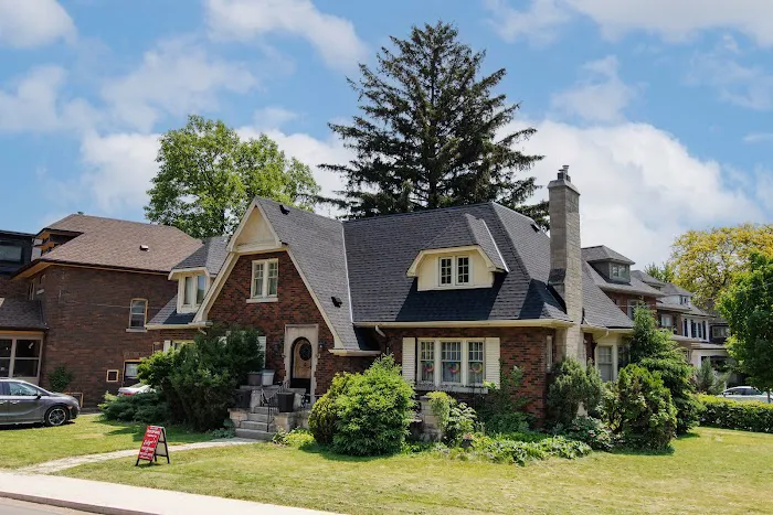 Edge's Roofing Co Picture 1