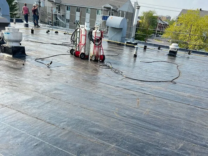 H&E Construction Inc, Division Toiture - Toit plat Lachine Picture 7