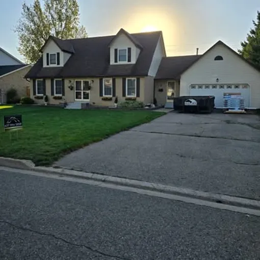 Gold Standard Exteriors - Orangeville, Caledon and Mono Roofing, Eavestrough and Siding Picture 4