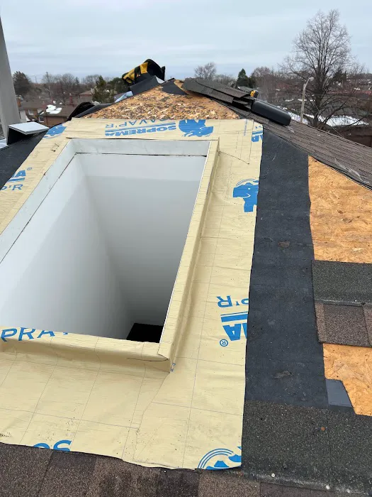 The Roof Technician Oakville - Roof Repairs - Flat Roofing - Skylights Picture 1