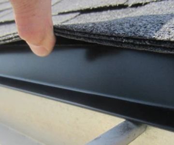 How Roof Flashing Prevents Ice Dam Damage Along Roof Edge | Pickering Roofing