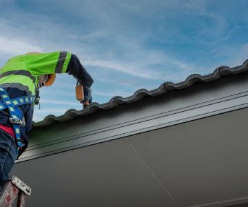 Should You Stay Home During Roof Replacement? Canadian Guide