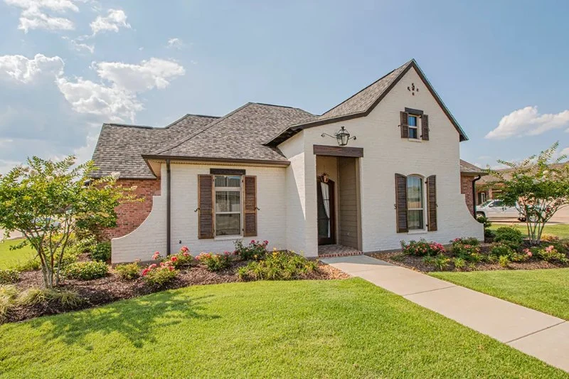 How Roof Design Can Improve Indoor Comfort in Summer and Winter