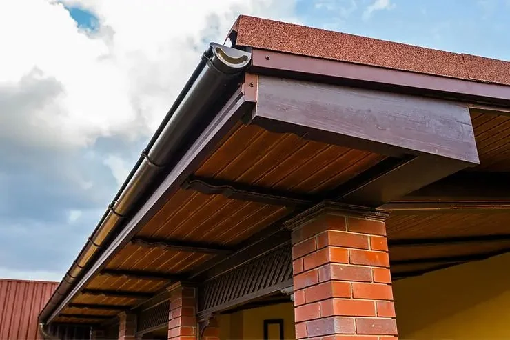 Roof Overhangs: How Much Overhang Is Enough to Protect Your Walls & Foundation