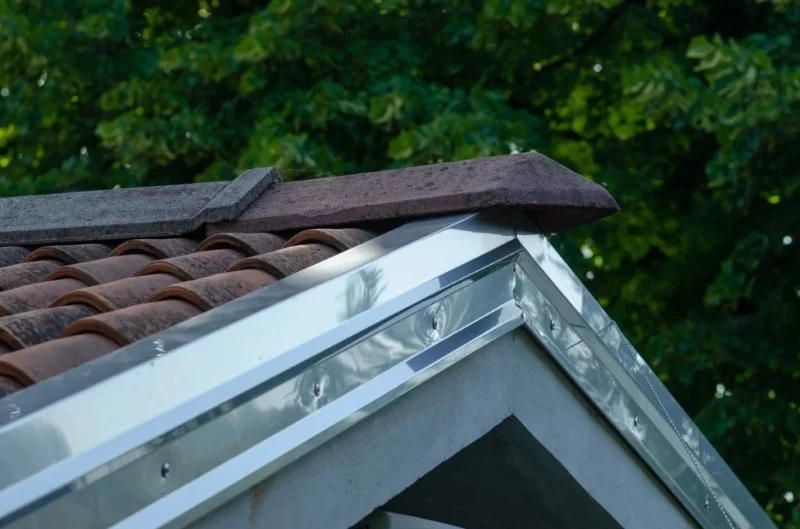 Best Practices for Roof Edge Flashing in Metal & Asphalt Roofs