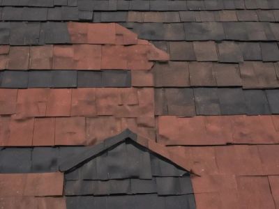How to Pick Roofing Colours That Hide Dirt & Stains Well