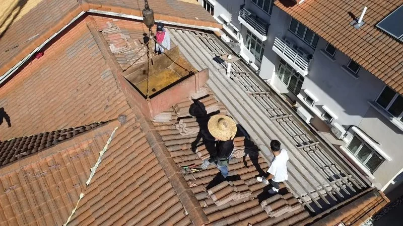 Roof Tile Replacement: Repair vs Replace Entire Tiles in Canada