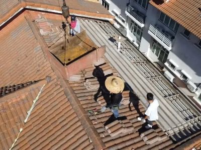 Roof Tile Replacement: Repair vs Replace Entire Tiles in Canada