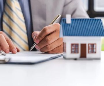How to Write a Roofing Contract in Canada: Must-Have Clauses for Homeowners