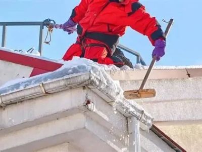 How to Remove Snow from a Flat Roof in Canada Without Damaging the Membrane